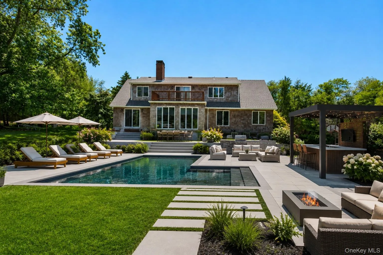Pool and backyard area are virtually staged. Pool and backyard area are virtually staged.
