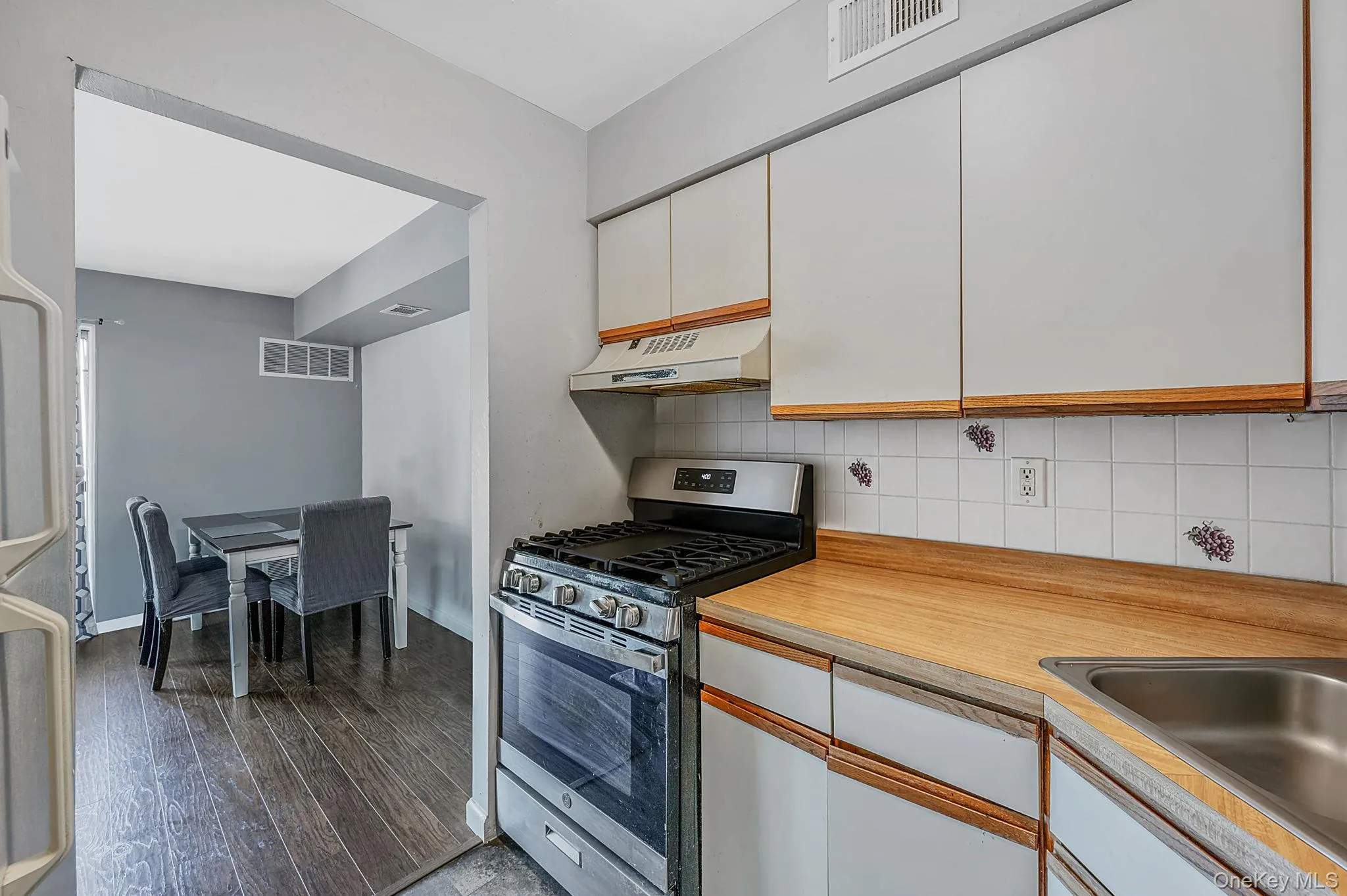 124 Fairview Circle, Brookhaven, NY, 2 Bedrooms Bedrooms, 4 Rooms Rooms,1 BathroomBathrooms,Residential,For Rent,Fairview,0,KEY1016345 124 Fairview Circle, Brookhaven, NY, 2 Bedrooms Bedrooms, 4 Rooms Rooms,1 BathroomBathrooms,Residential,For Rent,Fairview,0,KEY1016345