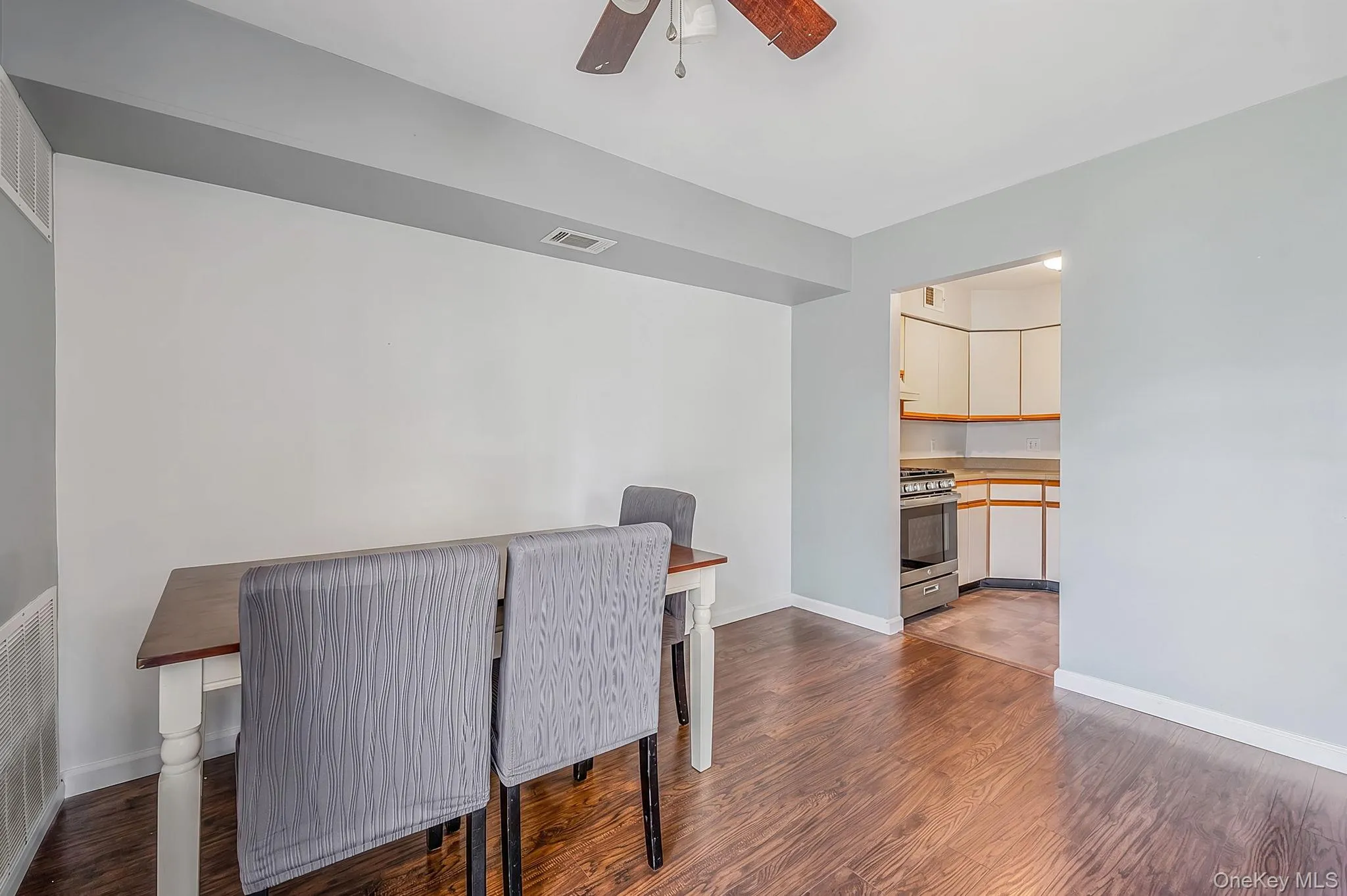 124 Fairview Circle, Brookhaven, NY, 2 Bedrooms Bedrooms, 4 Rooms Rooms,1 BathroomBathrooms,Residential,For Rent,Fairview,0,KEY1016345 124 Fairview Circle, Brookhaven, NY, 2 Bedrooms Bedrooms, 4 Rooms Rooms,1 BathroomBathrooms,Residential,For Rent,Fairview,0,KEY1016345
