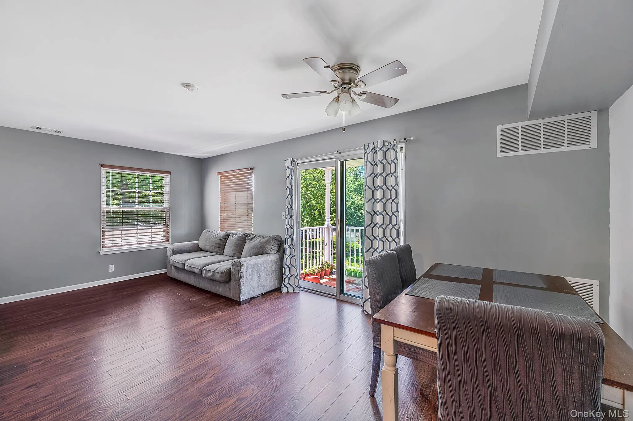 124 Fairview Circle, Brookhaven, NY, 2 Bedrooms Bedrooms, 4 Rooms Rooms,1 BathroomBathrooms,Residential,For Rent,Fairview,0,KEY1016345 124 Fairview Circle, Brookhaven, NY, 2 Bedrooms Bedrooms, 4 Rooms Rooms,1 BathroomBathrooms,Residential,For Rent,Fairview,0,KEY1016345