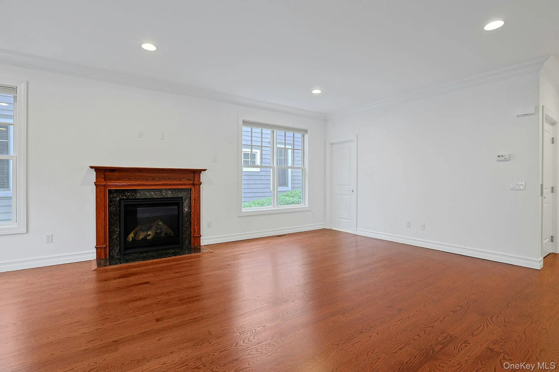 The open layout allows for easy entertaining and everyday living, with ample room for dining, relaxing, and gathering with family and friends. The open layout allows for easy entertaining and everyday living, with ample room for dining, relaxing, and gathering with family and friends.