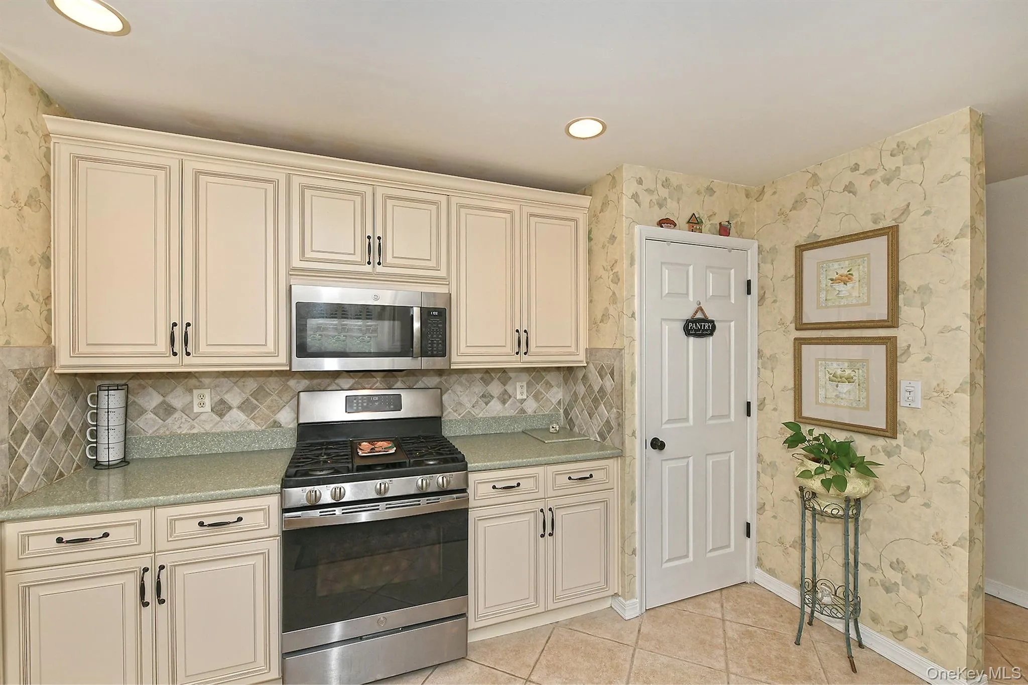 102 Winged Foot Way, Riverhead, NY, 2 Bedrooms Bedrooms, 6 Rooms Rooms,2 BathroomsBathrooms,Residential,For Rent,Winged Foot,0,KEY1016365 102 Winged Foot Way, Riverhead, NY, 2 Bedrooms Bedrooms, 6 Rooms Rooms,2 BathroomsBathrooms,Residential,For Rent,Winged Foot,0,KEY1016365