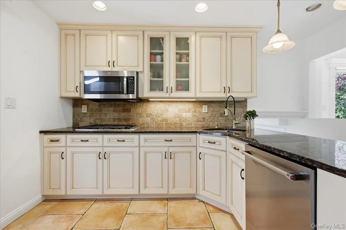 15 Seneca Place, Oyster Bay, NY, 5 Bedrooms Bedrooms, 8 Rooms Rooms,3 BathroomsBathrooms,Residential,For Rent,Seneca,0,1016378 15 Seneca Place, Oyster Bay, NY, 5 Bedrooms Bedrooms, 8 Rooms Rooms,3 BathroomsBathrooms,Residential,For Rent,Seneca,0,1016378