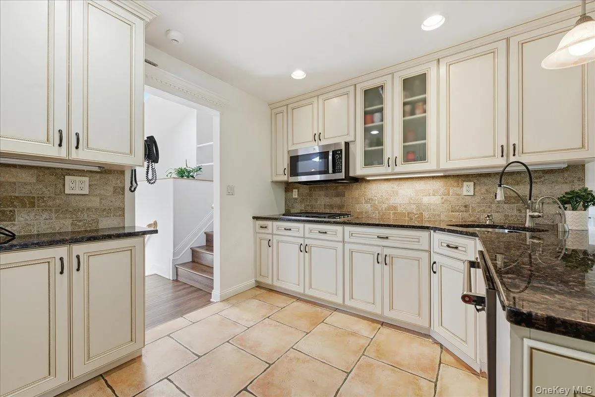 15 Seneca Place, Oyster Bay, NY, 5 Bedrooms Bedrooms, 8 Rooms Rooms,3 BathroomsBathrooms,Residential,For Rent,Seneca,0,1016378 15 Seneca Place, Oyster Bay, NY, 5 Bedrooms Bedrooms, 8 Rooms Rooms,3 BathroomsBathrooms,Residential,For Rent,Seneca,0,1016378