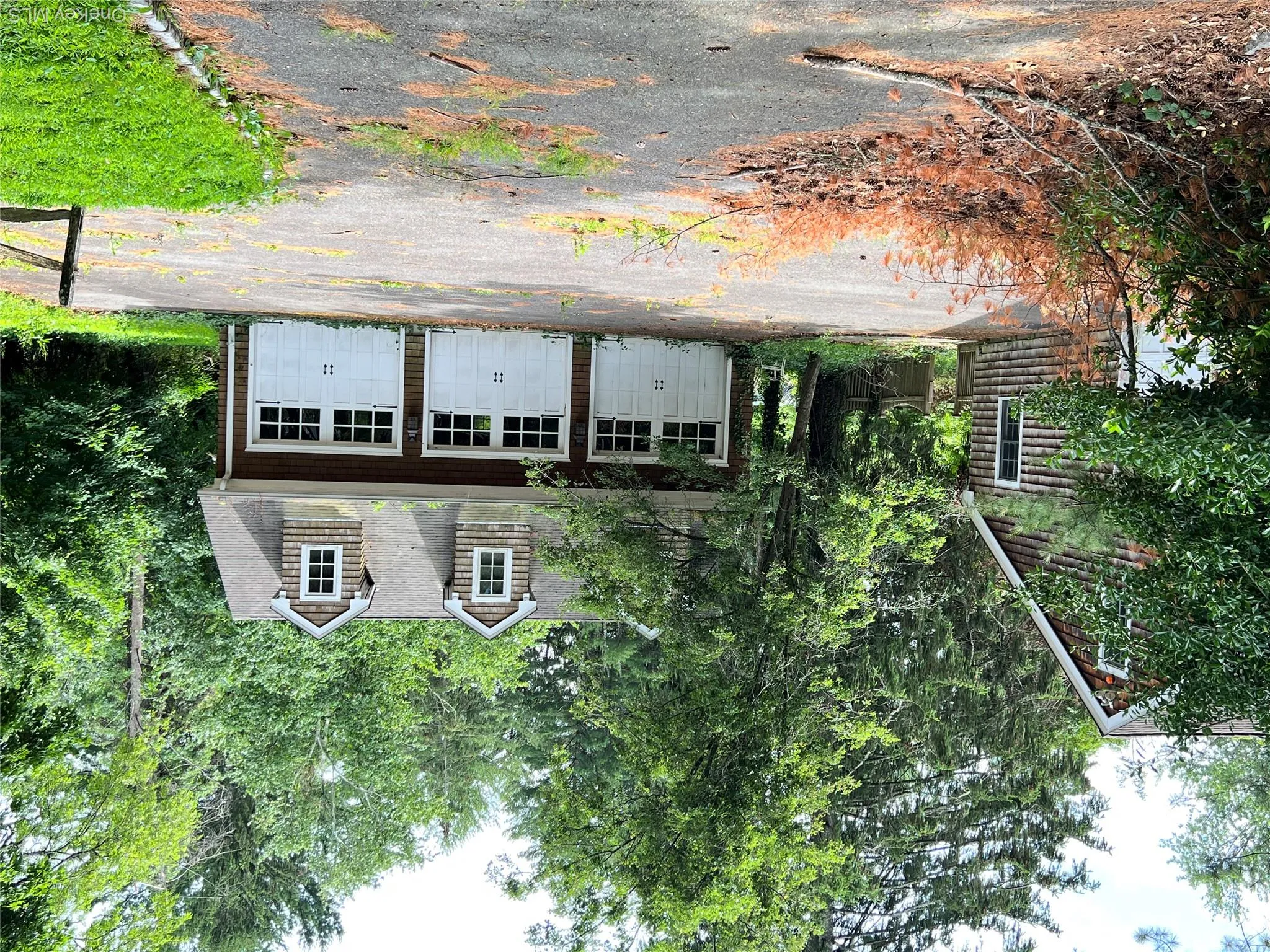 Separate carriage house Separate carriage house