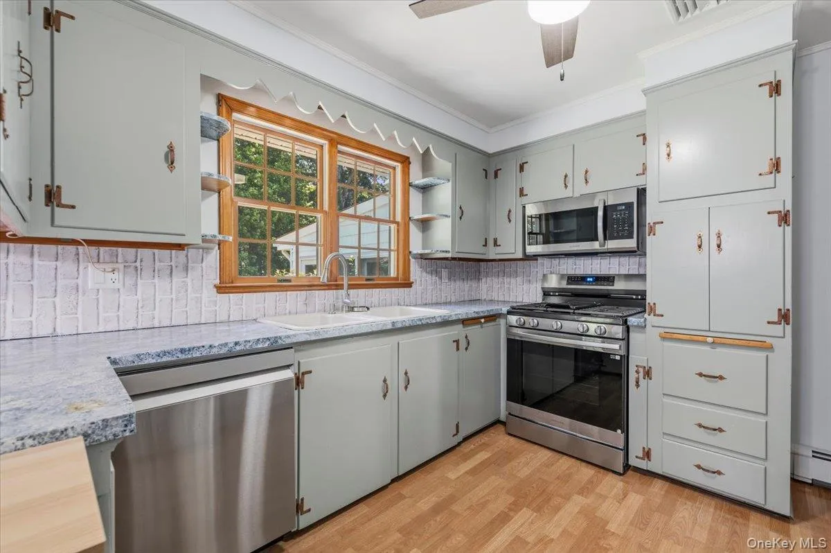 870 Crittens Lane, Southold, NY, 3 Bedrooms Bedrooms, 7 Rooms Rooms,2 BathroomsBathrooms,Residential,For Rent,Crittens,0,KEY1016402 870 Crittens Lane, Southold, NY, 3 Bedrooms Bedrooms, 7 Rooms Rooms,2 BathroomsBathrooms,Residential,For Rent,Crittens,0,KEY1016402