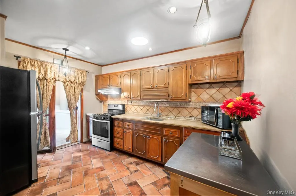 11544 225th Street, New York, NY, 3 Bedrooms Bedrooms, 8 Rooms Rooms,2 BathroomsBathrooms,Residential,For Rent,225th,0,KEY1016403 11544 225th Street, New York, NY, 3 Bedrooms Bedrooms, 8 Rooms Rooms,2 BathroomsBathrooms,Residential,For Rent,225th,0,KEY1016403