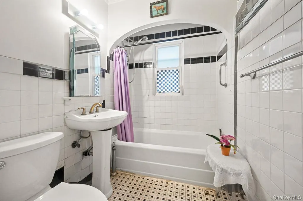 11544 225th Street, New York, NY, 3 Bedrooms Bedrooms, 8 Rooms Rooms,2 BathroomsBathrooms,Residential,For Rent,225th,0,KEY1016403 11544 225th Street, New York, NY, 3 Bedrooms Bedrooms, 8 Rooms Rooms,2 BathroomsBathrooms,Residential,For Rent,225th,0,KEY1016403