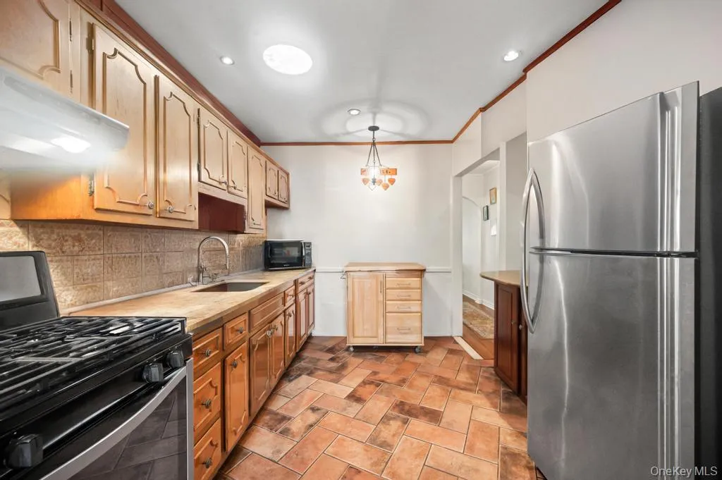 11544 225th Street, New York, NY, 3 Bedrooms Bedrooms, 8 Rooms Rooms,2 BathroomsBathrooms,Residential,For Rent,225th,0,KEY1016403 11544 225th Street, New York, NY, 3 Bedrooms Bedrooms, 8 Rooms Rooms,2 BathroomsBathrooms,Residential,For Rent,225th,0,KEY1016403