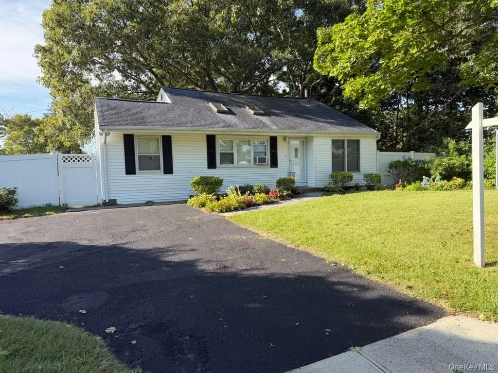 7 Squires Avenue, Brookhaven, NY, 3 Bedrooms Bedrooms, 9 Rooms Rooms,2 BathroomsBathrooms,Residential,For Rent,Squires,0,1016408 7 Squires Avenue, Brookhaven, NY, 3 Bedrooms Bedrooms, 9 Rooms Rooms,2 BathroomsBathrooms,Residential,For Rent,Squires,0,1016408