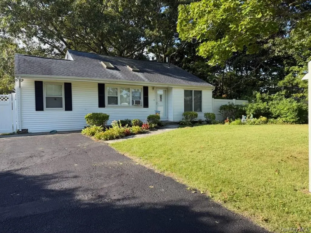 7 Squires Avenue, Brookhaven, NY, 3 Bedrooms Bedrooms, 9 Rooms Rooms,2 BathroomsBathrooms,Residential,For Rent,Squires,0,1016408 7 Squires Avenue, Brookhaven, NY, 3 Bedrooms Bedrooms, 9 Rooms Rooms,2 BathroomsBathrooms,Residential,For Rent,Squires,0,1016408