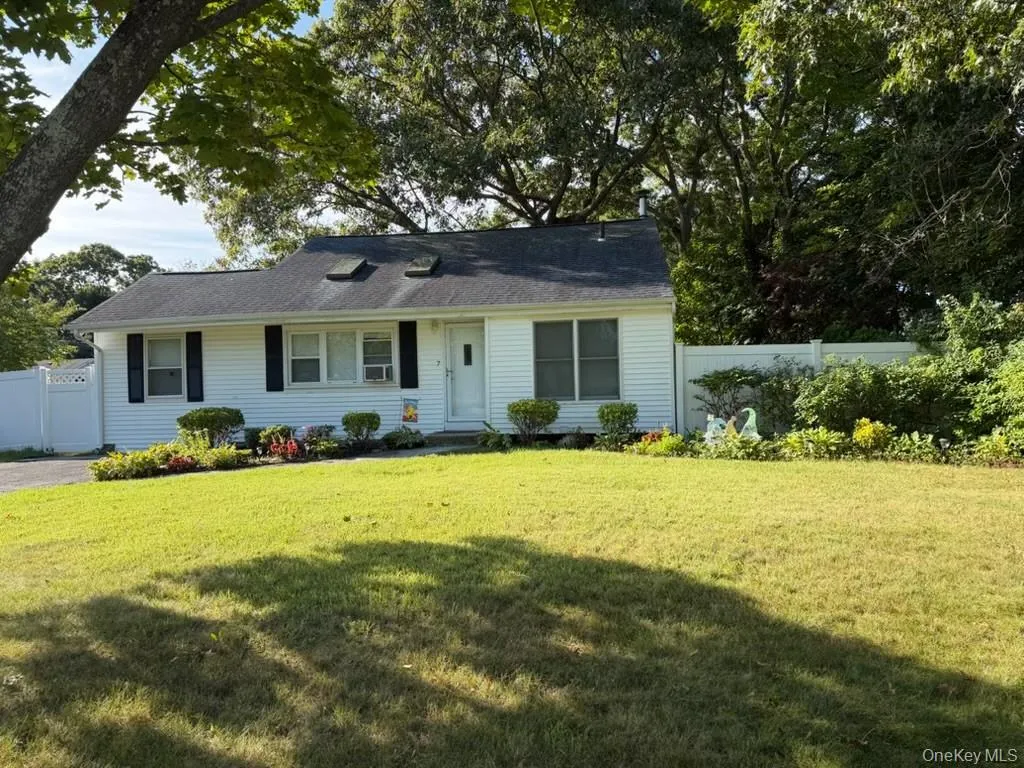 7 Squires Avenue, Brookhaven, NY, 3 Bedrooms Bedrooms, 9 Rooms Rooms,2 BathroomsBathrooms,Residential,For Rent,Squires,0,1016408 7 Squires Avenue, Brookhaven, NY, 3 Bedrooms Bedrooms, 9 Rooms Rooms,2 BathroomsBathrooms,Residential,For Rent,Squires,0,1016408