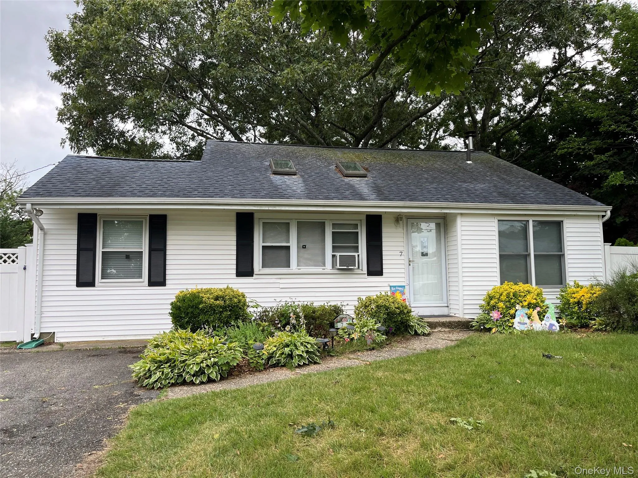 7 Squires Avenue, Brookhaven, NY, 3 Bedrooms Bedrooms, 9 Rooms Rooms,2 BathroomsBathrooms,Residential,For Rent,Squires,0,1016408 7 Squires Avenue, Brookhaven, NY, 3 Bedrooms Bedrooms, 9 Rooms Rooms,2 BathroomsBathrooms,Residential,For Rent,Squires,0,1016408