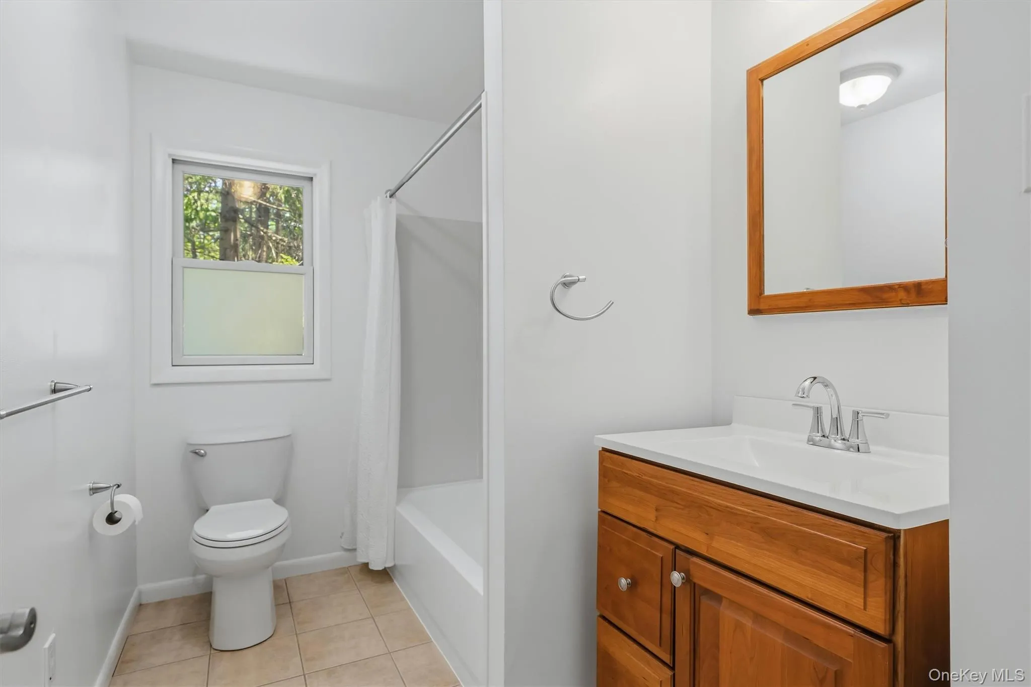 131 Hill Road Main Hallway Full Bathroom. 131 Hill Road Main Hallway Full Bathroom.