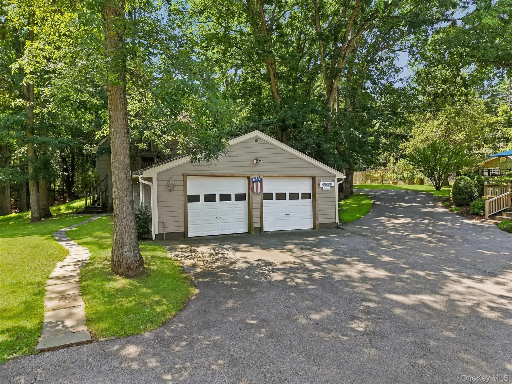 127 Hill Rd 2-Car Detached Garage with Electric. 127 Hill Rd 2-Car Detached Garage with Electric.