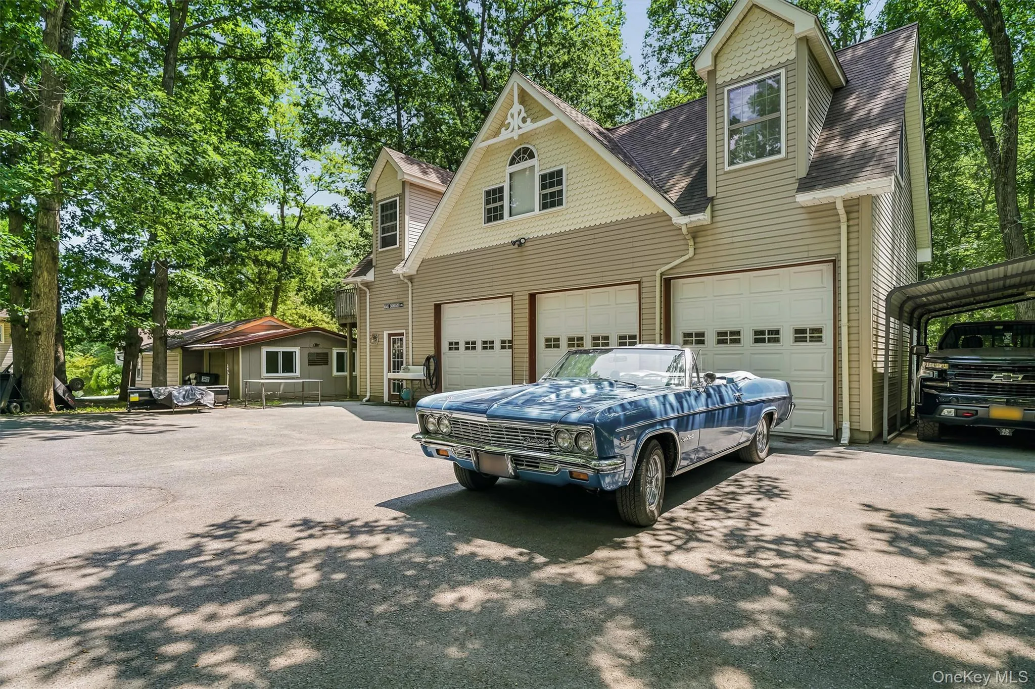 127 & 129 Hill Road Carriage House 3.5 Car Garage with 2nd Floor Loft. 127 & 129 Hill Road Carriage House 3.5 Car Garage with 2nd Floor Loft.