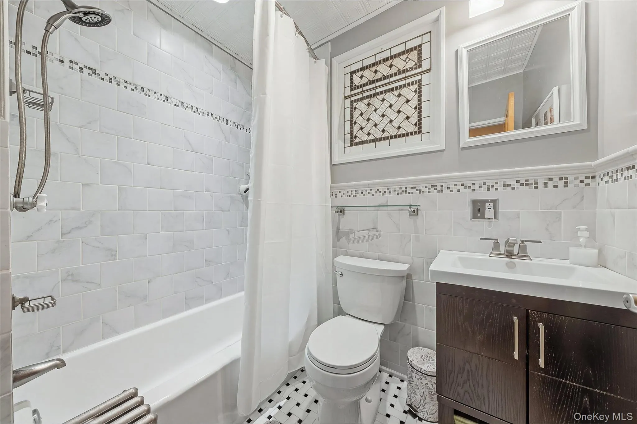 127 Hill Rd Main Hall Full Bathroom 127 Hill Rd Main Hall Full Bathroom
