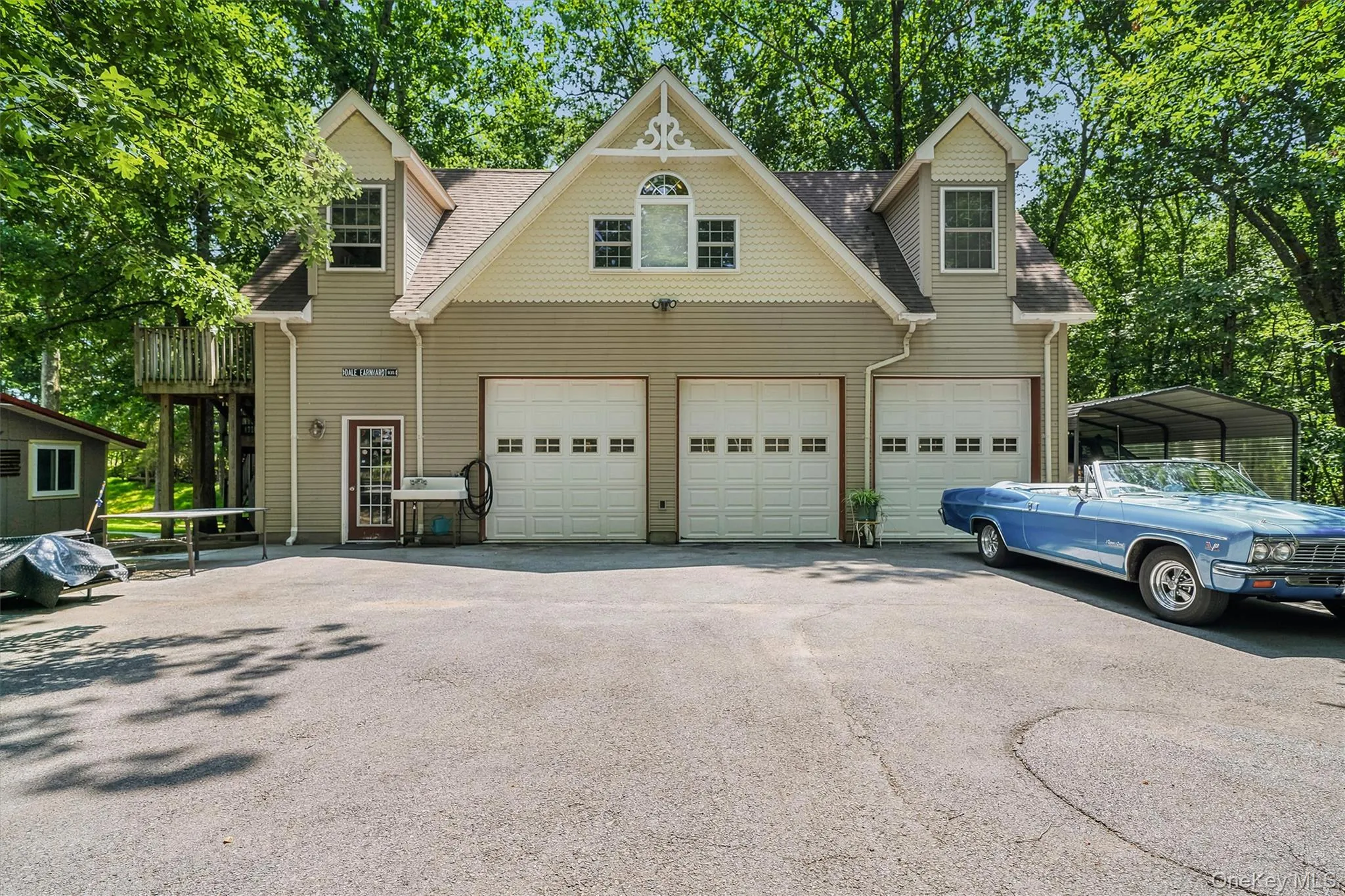 127 & 129 Hill Road Carriage House 3.5 Car Garage with 2nd Floor Loft. 127 & 129 Hill Road Carriage House 3.5 Car Garage with 2nd Floor Loft.