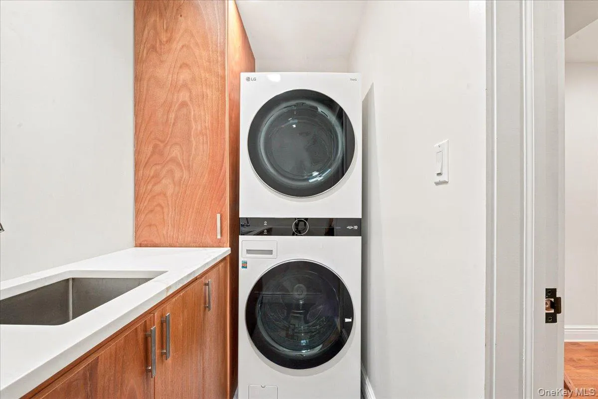 152 Whitson Street, New York, NY, 5 Bedrooms Bedrooms, 15 Rooms Rooms,2 BathroomsBathrooms,Residential,For Rent,Whitson,0,1016413 152 Whitson Street, New York, NY, 5 Bedrooms Bedrooms, 15 Rooms Rooms,2 BathroomsBathrooms,Residential,For Rent,Whitson,0,1016413