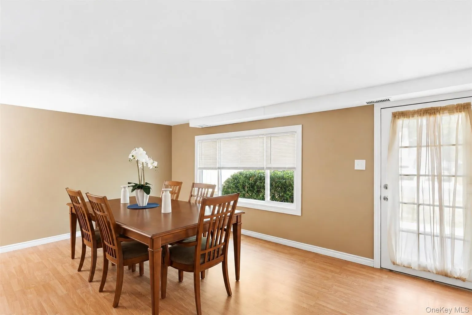 1 Ontario Street, Brookhaven, NY, 3 Bedrooms Bedrooms, 7 Rooms Rooms,1 BathroomBathrooms,Residential,For Rent,Ontario,0,KEY1016422 1 Ontario Street, Brookhaven, NY, 3 Bedrooms Bedrooms, 7 Rooms Rooms,1 BathroomBathrooms,Residential,For Rent,Ontario,0,KEY1016422