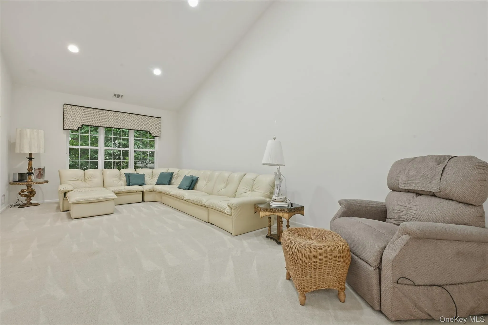 87 Carriage Lane, Oyster Bay, NY, 3 Bedrooms Bedrooms, 6 Rooms Rooms,2 BathroomsBathrooms,Residential,For Rent,Carriage,0,KEY1016425 87 Carriage Lane, Oyster Bay, NY, 3 Bedrooms Bedrooms, 6 Rooms Rooms,2 BathroomsBathrooms,Residential,For Rent,Carriage,0,KEY1016425