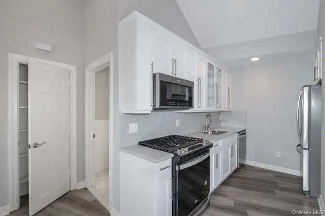 183 Wellwood Avenue, Babylon, NY, 1 Bedroom Bedrooms, 4 Rooms Rooms,1 BathroomBathrooms,Residential Lease,For Rent,Wellwood,0,1016430 183 Wellwood Avenue, Babylon, NY, 1 Bedroom Bedrooms, 4 Rooms Rooms,1 BathroomBathrooms,Residential Lease,For Rent,Wellwood,0,1016430