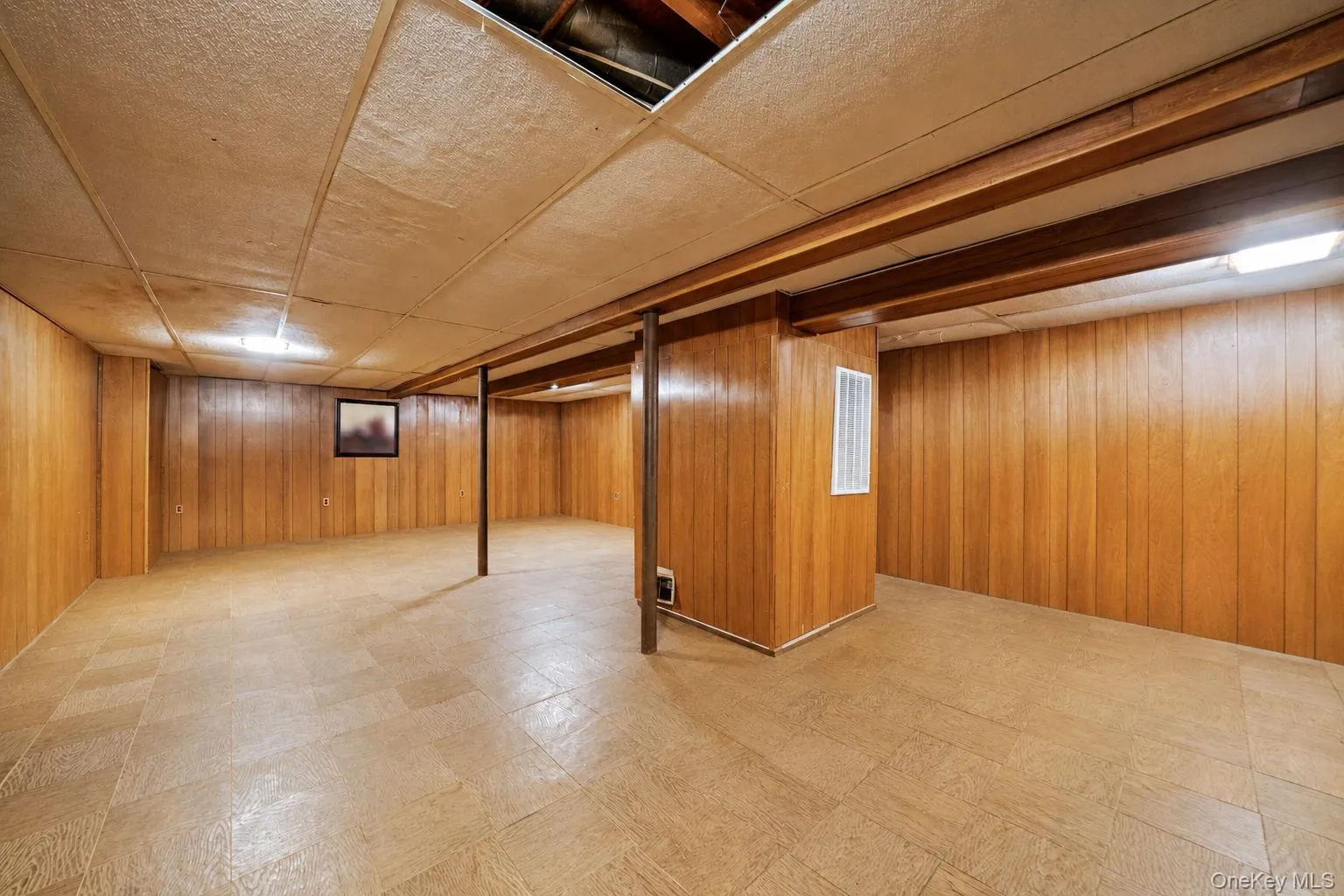 16 Lodge Lane, Brookhaven, NY, 3 Bedrooms Bedrooms, 7 Rooms Rooms,1 BathroomBathrooms,Residential,For Rent,Lodge,0,1016432 16 Lodge Lane, Brookhaven, NY, 3 Bedrooms Bedrooms, 7 Rooms Rooms,1 BathroomBathrooms,Residential,For Rent,Lodge,0,1016432