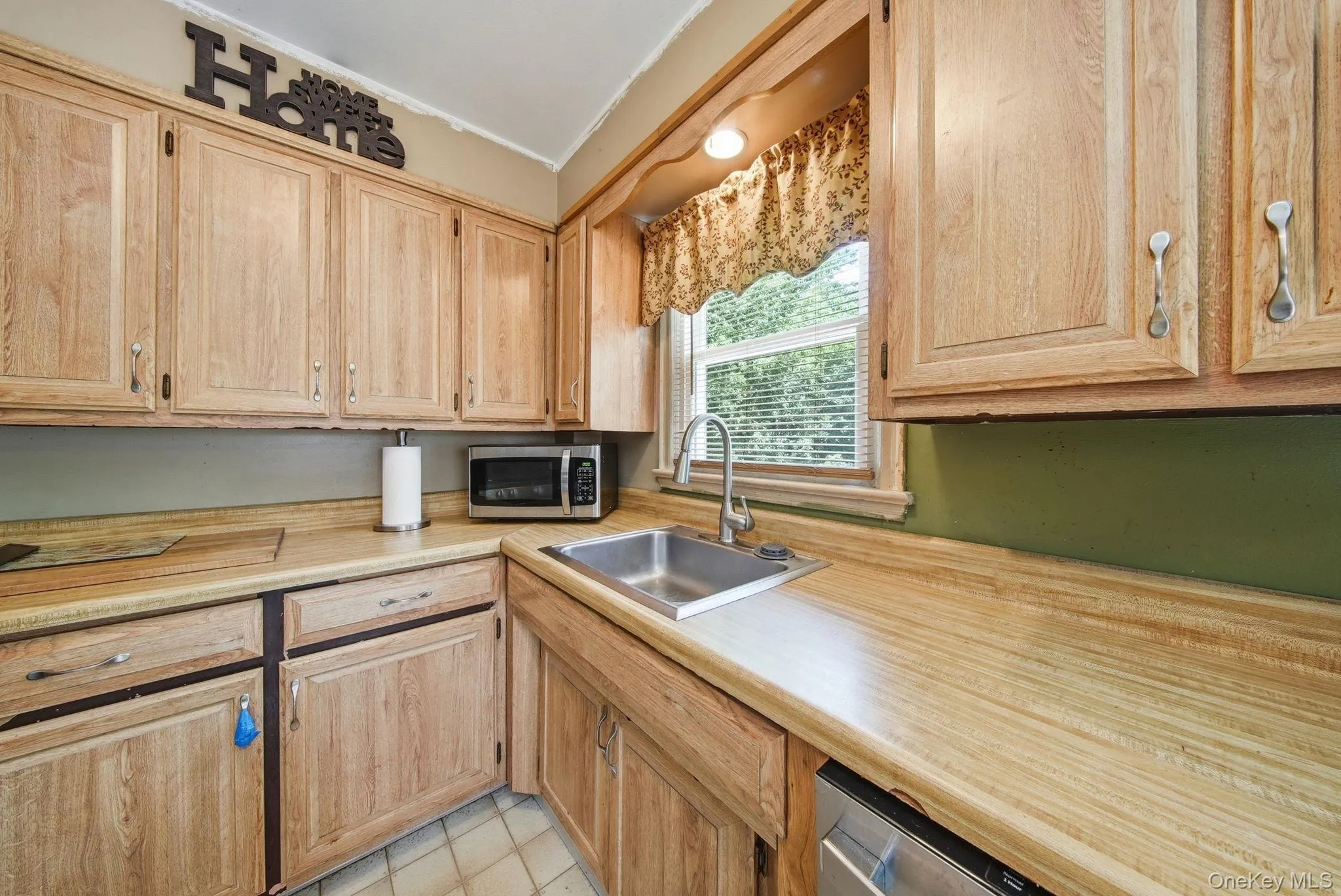 24 Mountain Avenue, Middletown, NY, 4 Bedrooms Bedrooms, 6 Rooms Rooms,2 BathroomsBathrooms,Residential,For Rent,Mountain,0,KEY1016433 24 Mountain Avenue, Middletown, NY, 4 Bedrooms Bedrooms, 6 Rooms Rooms,2 BathroomsBathrooms,Residential,For Rent,Mountain,0,KEY1016433