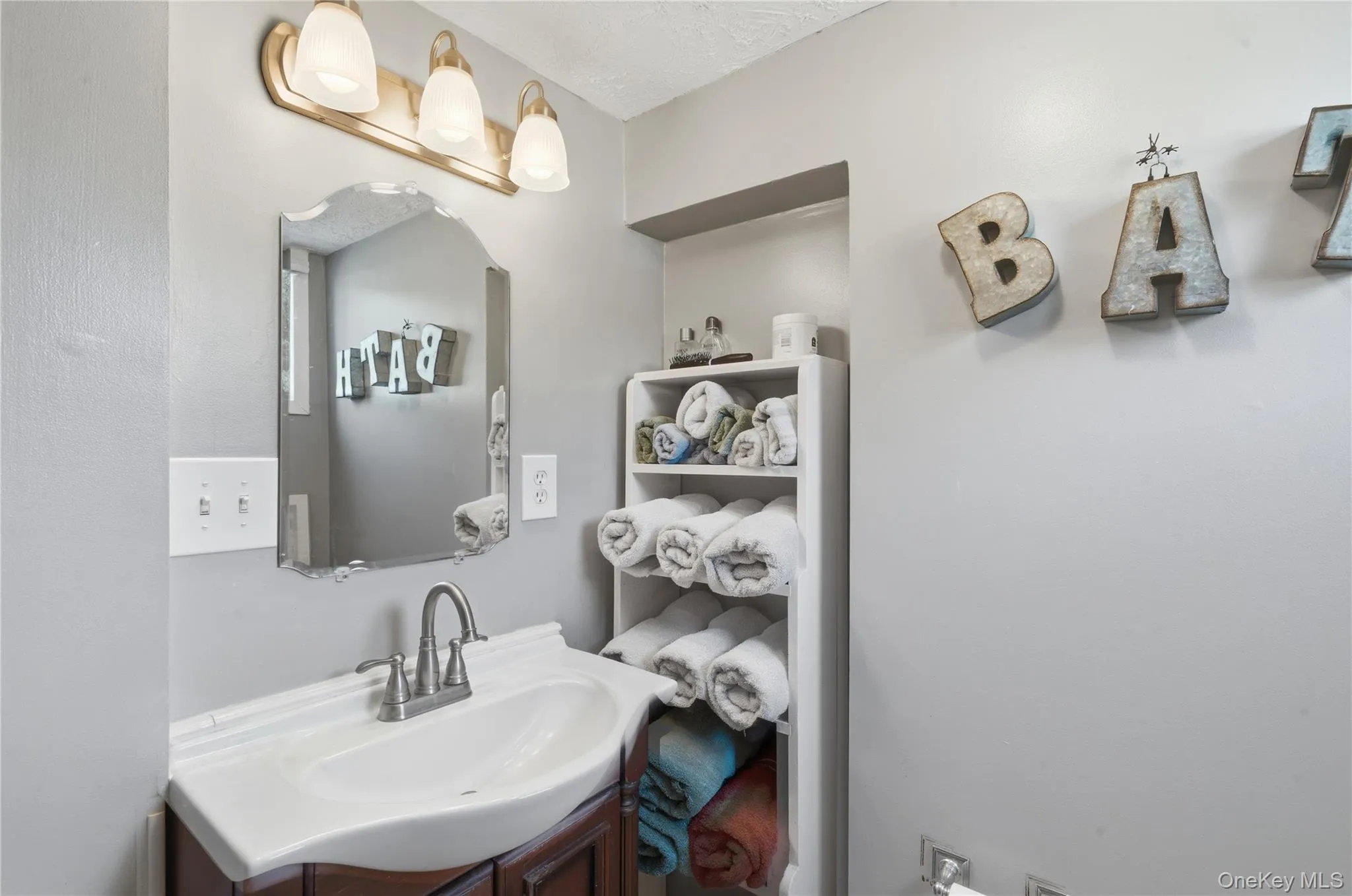 50 Amsterdam Road, Smithtown, NY, 4 Bedrooms Bedrooms, 7 Rooms Rooms,2 BathroomsBathrooms,Residential,For Rent,Amsterdam,0,1016434 50 Amsterdam Road, Smithtown, NY, 4 Bedrooms Bedrooms, 7 Rooms Rooms,2 BathroomsBathrooms,Residential,For Rent,Amsterdam,0,1016434
