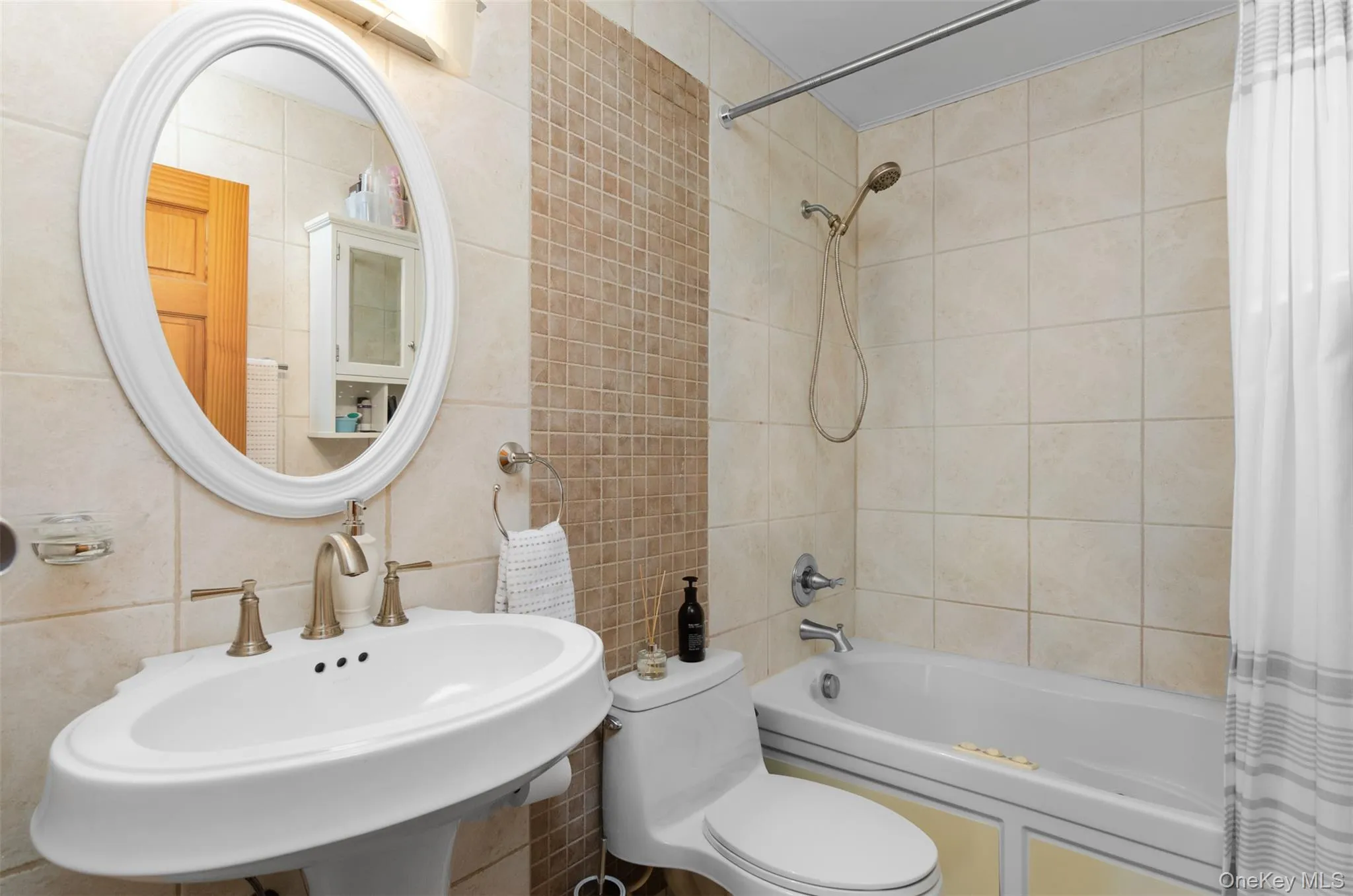 230 Springmeadow Drive, Islip, NY, 3 Bedrooms Bedrooms, 5 Rooms Rooms,1 BathroomBathrooms,Residential,For Rent,Springmeadow,0,KEY1016436 230 Springmeadow Drive, Islip, NY, 3 Bedrooms Bedrooms, 5 Rooms Rooms,1 BathroomBathrooms,Residential,For Rent,Springmeadow,0,KEY1016436