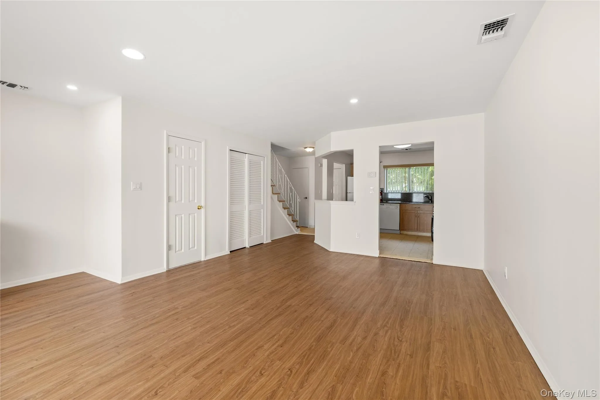 650 newbridge Road, Hempstead, NY, 3 Bedrooms Bedrooms, 6 Rooms Rooms,2 BathroomsBathrooms,Residential,For Rent,newbridge,0,1016439 650 newbridge Road, Hempstead, NY, 3 Bedrooms Bedrooms, 6 Rooms Rooms,2 BathroomsBathrooms,Residential,For Rent,newbridge,0,1016439