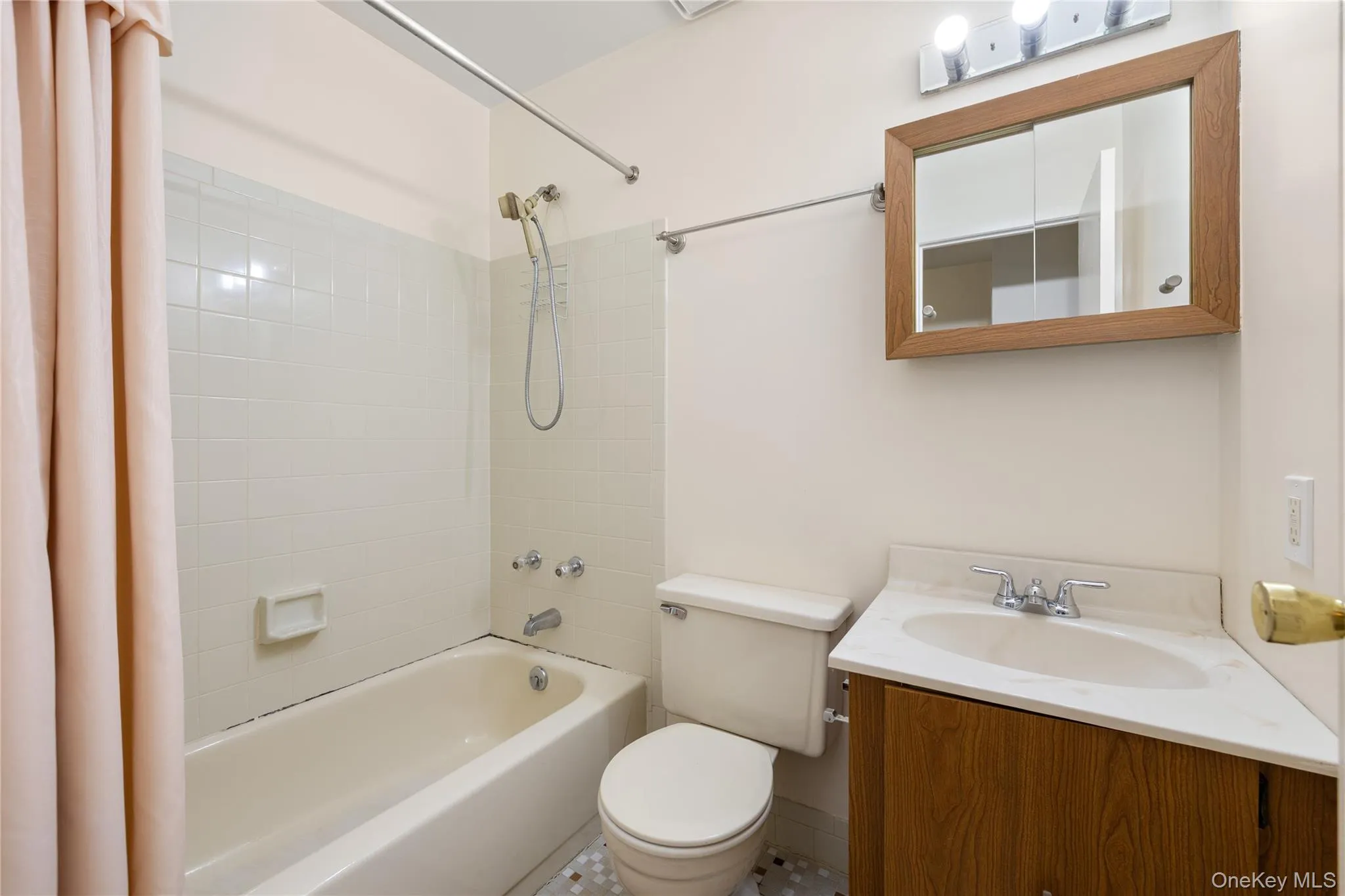 650 newbridge Road, Hempstead, NY, 3 Bedrooms Bedrooms, 6 Rooms Rooms,2 BathroomsBathrooms,Residential,For Rent,newbridge,0,1016439 650 newbridge Road, Hempstead, NY, 3 Bedrooms Bedrooms, 6 Rooms Rooms,2 BathroomsBathrooms,Residential,For Rent,newbridge,0,1016439