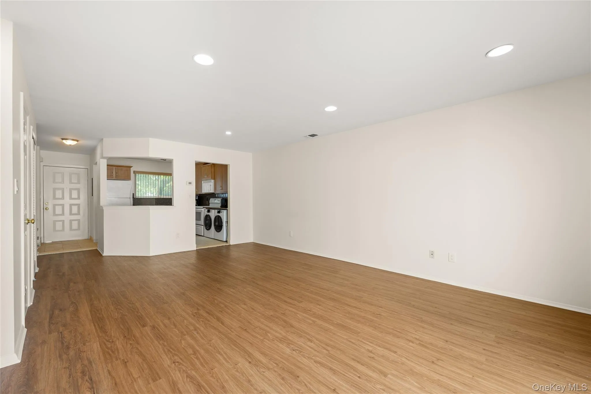 650 newbridge Road, Hempstead, NY, 3 Bedrooms Bedrooms, 6 Rooms Rooms,2 BathroomsBathrooms,Residential,For Rent,newbridge,0,1016439 650 newbridge Road, Hempstead, NY, 3 Bedrooms Bedrooms, 6 Rooms Rooms,2 BathroomsBathrooms,Residential,For Rent,newbridge,0,1016439