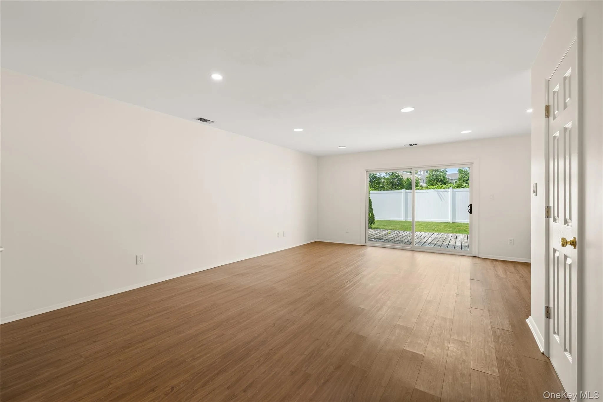 650 newbridge Road, Hempstead, NY, 3 Bedrooms Bedrooms, 6 Rooms Rooms,2 BathroomsBathrooms,Residential,For Rent,newbridge,0,1016439 650 newbridge Road, Hempstead, NY, 3 Bedrooms Bedrooms, 6 Rooms Rooms,2 BathroomsBathrooms,Residential,For Rent,newbridge,0,1016439
