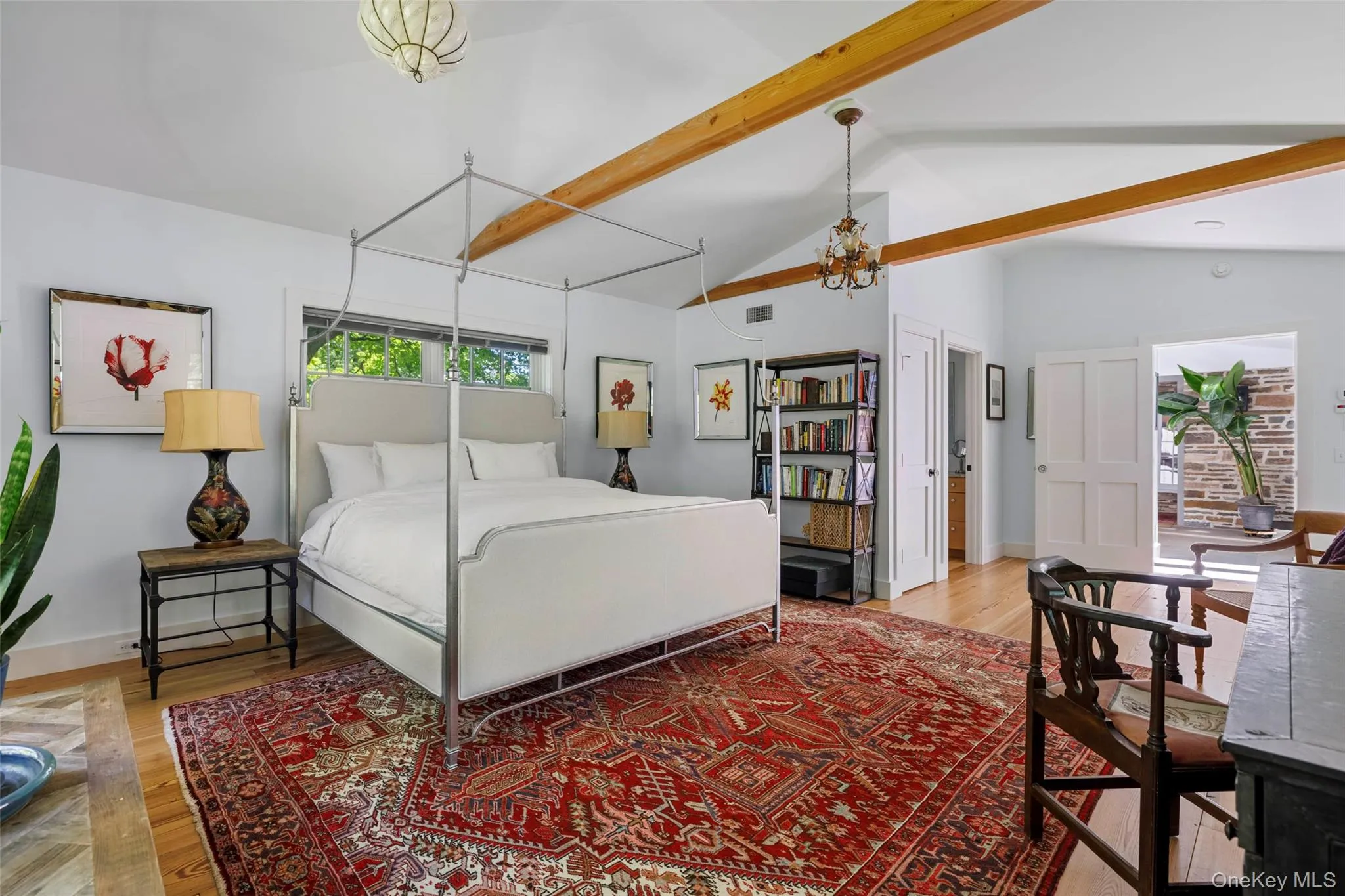 Privately situated guest suite overlooking the gardens Privately situated guest suite overlooking the gardens