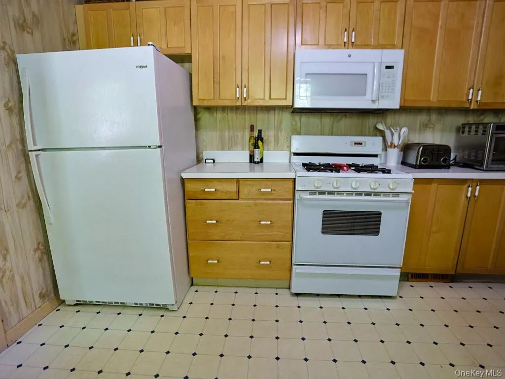 16 Highview Avenue, Mamakating, NY, 2 Bedrooms Bedrooms, 6 Rooms Rooms,1 BathroomBathrooms,Residential,For Rent,Highview,0,KEY1016442 16 Highview Avenue, Mamakating, NY, 2 Bedrooms Bedrooms, 6 Rooms Rooms,1 BathroomBathrooms,Residential,For Rent,Highview,0,KEY1016442