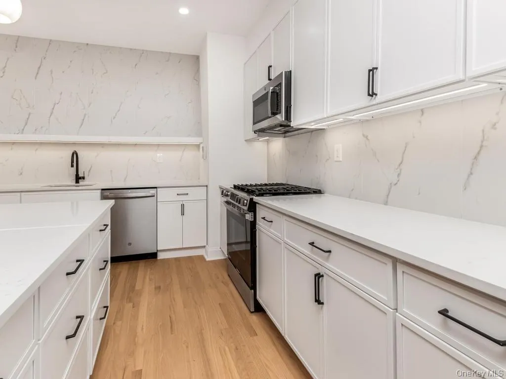 43 Calton Road, New Rochelle, NY, 2 Bedrooms Bedrooms, 5 Rooms Rooms,1 BathroomBathrooms,Residential,For Rent,Calton,0,1016448 43 Calton Road, New Rochelle, NY, 2 Bedrooms Bedrooms, 5 Rooms Rooms,1 BathroomBathrooms,Residential,For Rent,Calton,0,1016448