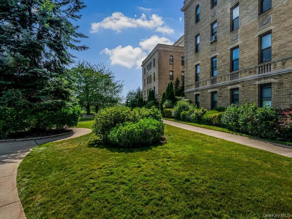 43 Calton Road, New Rochelle, NY, 2 Bedrooms Bedrooms, 5 Rooms Rooms,1 BathroomBathrooms,Residential,For Rent,Calton,0,1016448 43 Calton Road, New Rochelle, NY, 2 Bedrooms Bedrooms, 5 Rooms Rooms,1 BathroomBathrooms,Residential,For Rent,Calton,0,1016448