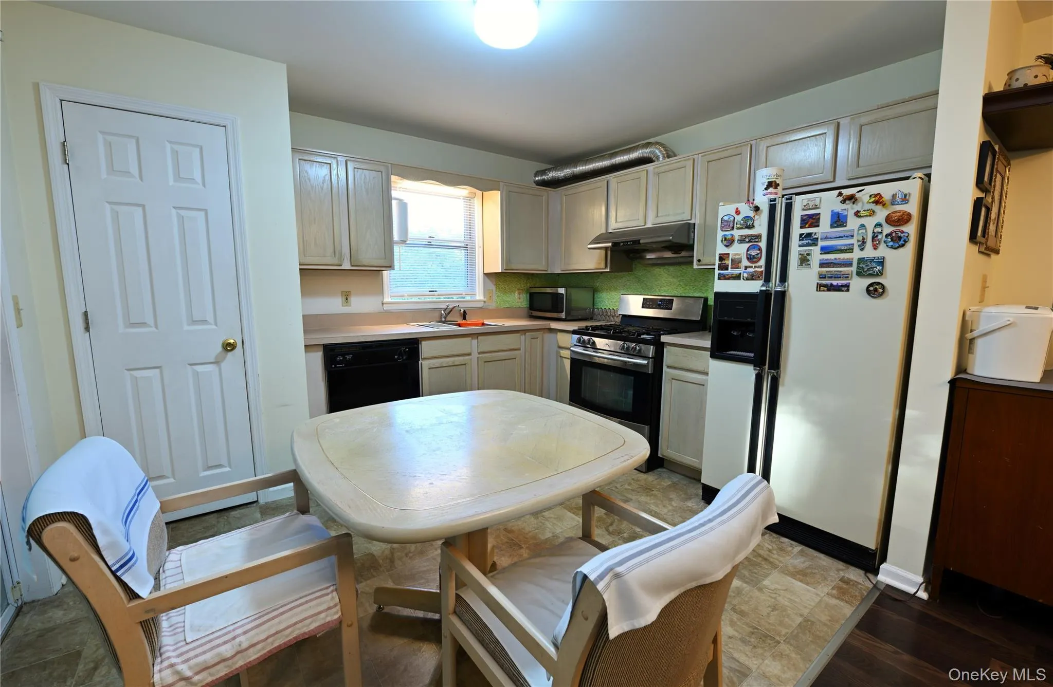 12 Walnut Lane, Middletown, NY, 4 Bedrooms Bedrooms, 7 Rooms Rooms,2 BathroomsBathrooms,Residential,For Rent,Walnut,0,1016454 12 Walnut Lane, Middletown, NY, 4 Bedrooms Bedrooms, 7 Rooms Rooms,2 BathroomsBathrooms,Residential,For Rent,Walnut,0,1016454