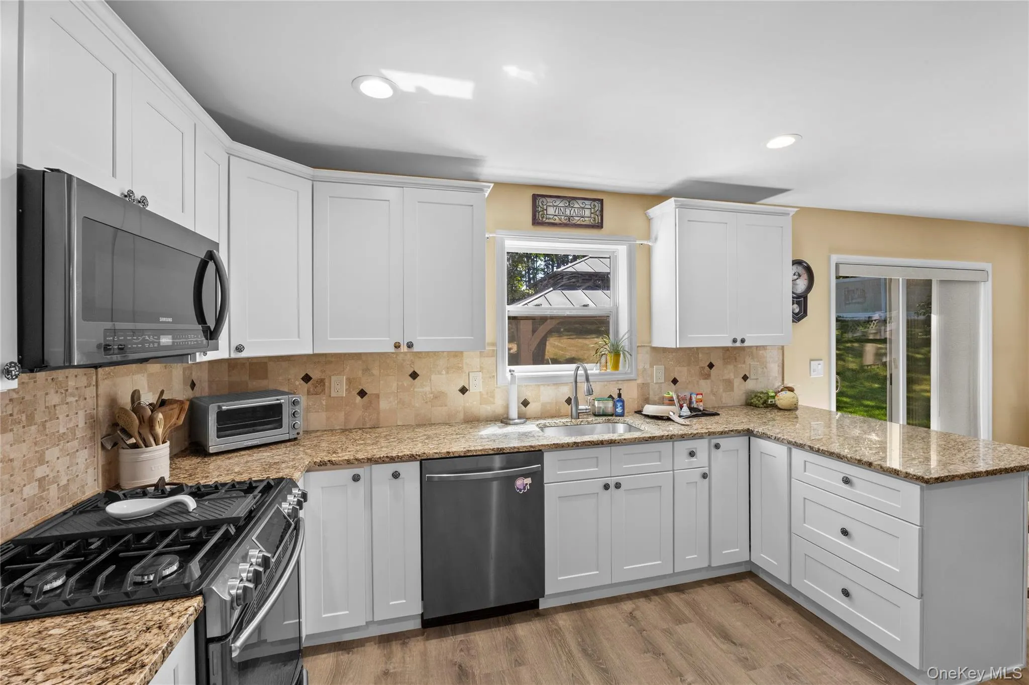 27 Cleveland Avenue, Brookhaven, NY, 4 Bedrooms Bedrooms, 6 Rooms Rooms,2 BathroomsBathrooms,Residential,For Rent,Cleveland,0,1016460 27 Cleveland Avenue, Brookhaven, NY, 4 Bedrooms Bedrooms, 6 Rooms Rooms,2 BathroomsBathrooms,Residential,For Rent,Cleveland,0,1016460