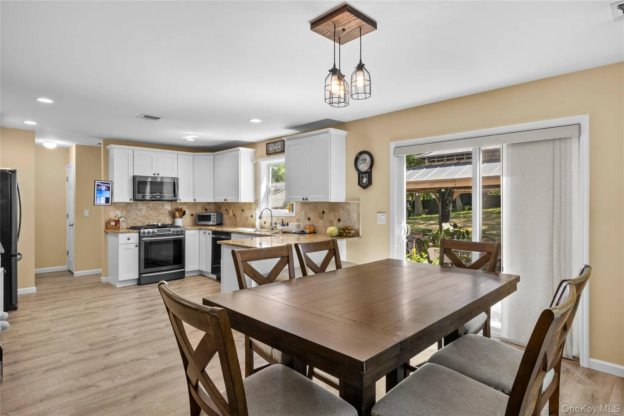 27 Cleveland Avenue, Brookhaven, NY, 4 Bedrooms Bedrooms, 6 Rooms Rooms,2 BathroomsBathrooms,Residential,For Rent,Cleveland,0,1016460 27 Cleveland Avenue, Brookhaven, NY, 4 Bedrooms Bedrooms, 6 Rooms Rooms,2 BathroomsBathrooms,Residential,For Rent,Cleveland,0,1016460