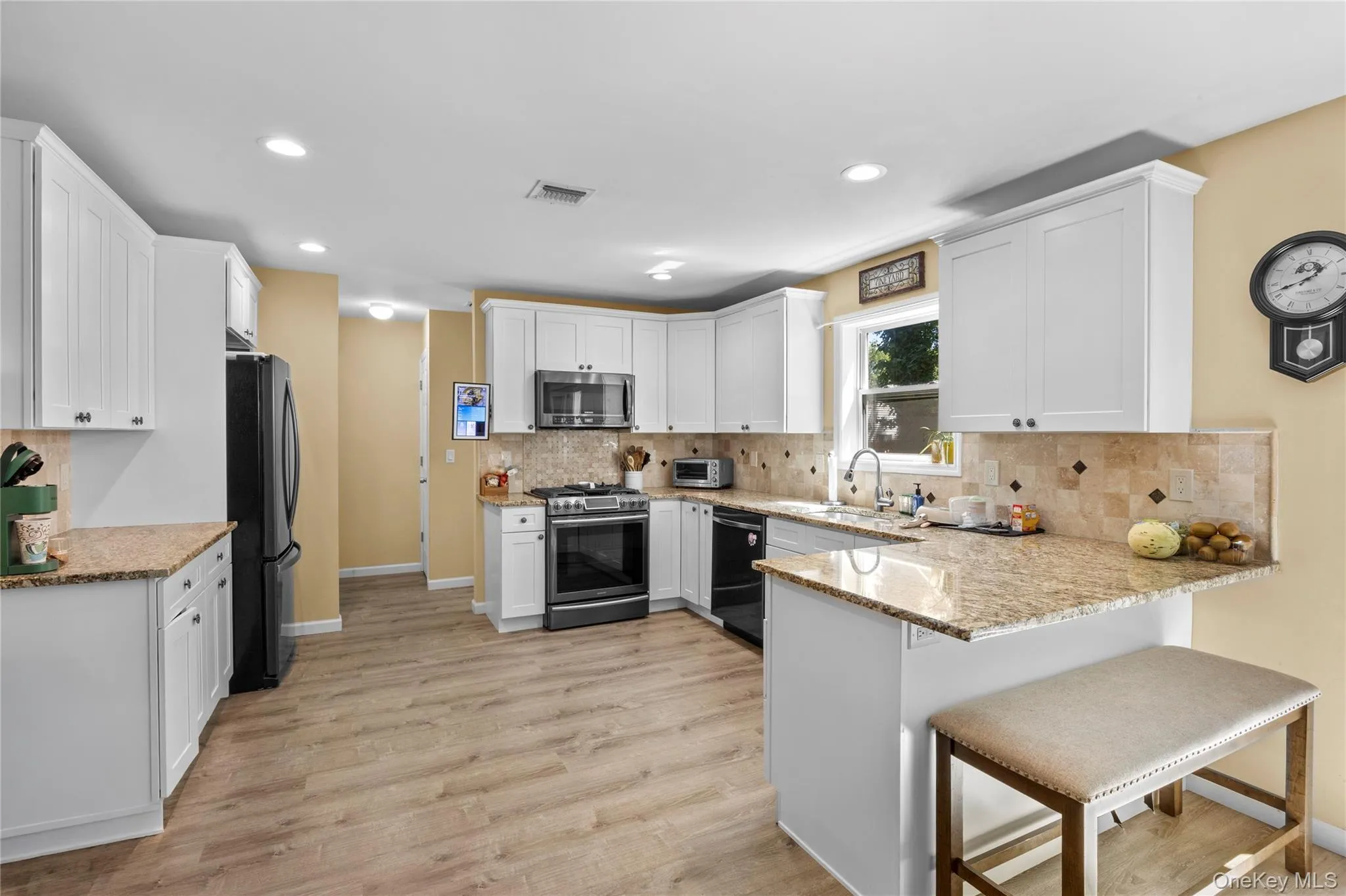 27 Cleveland Avenue, Brookhaven, NY, 4 Bedrooms Bedrooms, 6 Rooms Rooms,2 BathroomsBathrooms,Residential,For Rent,Cleveland,0,1016460 27 Cleveland Avenue, Brookhaven, NY, 4 Bedrooms Bedrooms, 6 Rooms Rooms,2 BathroomsBathrooms,Residential,For Rent,Cleveland,0,1016460