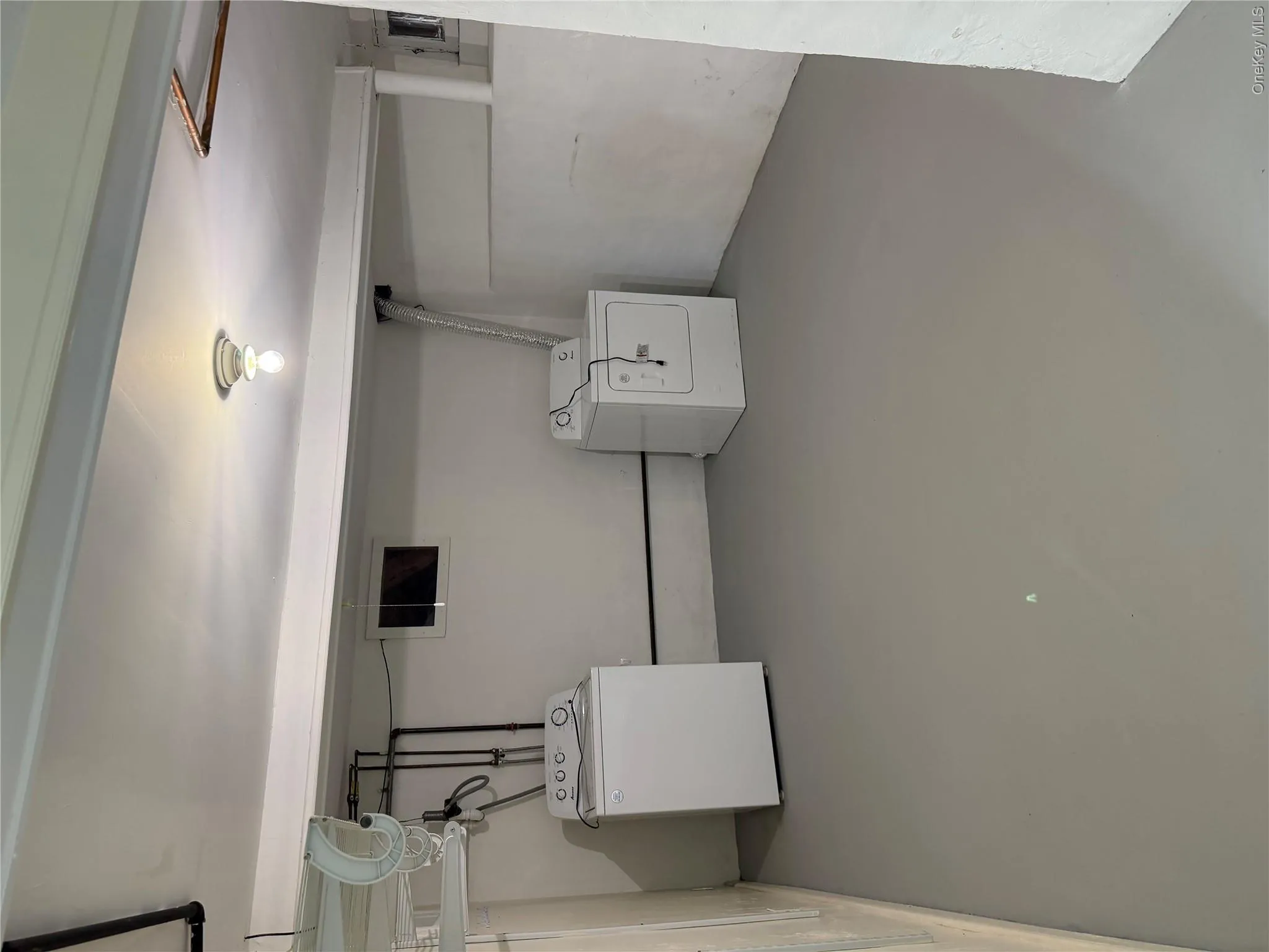 7 Chestnut Street, Hempstead, NY, 2 Bedrooms Bedrooms, 6 Rooms Rooms,1 BathroomBathrooms,Residential Lease,For Rent,Chestnut,0,1016465 7 Chestnut Street, Hempstead, NY, 2 Bedrooms Bedrooms, 6 Rooms Rooms,1 BathroomBathrooms,Residential Lease,For Rent,Chestnut,0,1016465