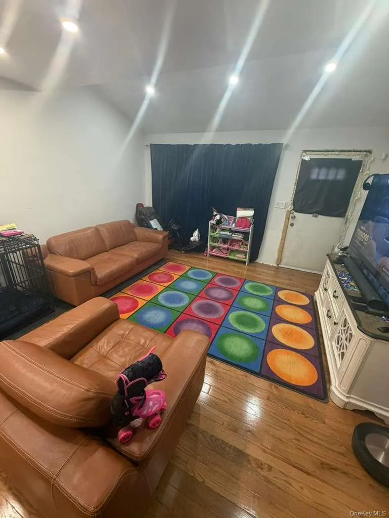 9508 Linden Boulevard, New York, NY, 3 Bedrooms Bedrooms, 7 Rooms Rooms,2 BathroomsBathrooms,Residential,For Rent,Linden,0,1016470 9508 Linden Boulevard, New York, NY, 3 Bedrooms Bedrooms, 7 Rooms Rooms,2 BathroomsBathrooms,Residential,For Rent,Linden,0,1016470