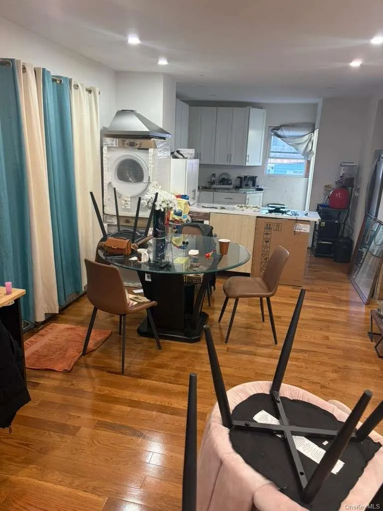 9508 Linden Boulevard, New York, NY, 3 Bedrooms Bedrooms, 7 Rooms Rooms,2 BathroomsBathrooms,Residential,For Rent,Linden,0,1016470 9508 Linden Boulevard, New York, NY, 3 Bedrooms Bedrooms, 7 Rooms Rooms,2 BathroomsBathrooms,Residential,For Rent,Linden,0,1016470
