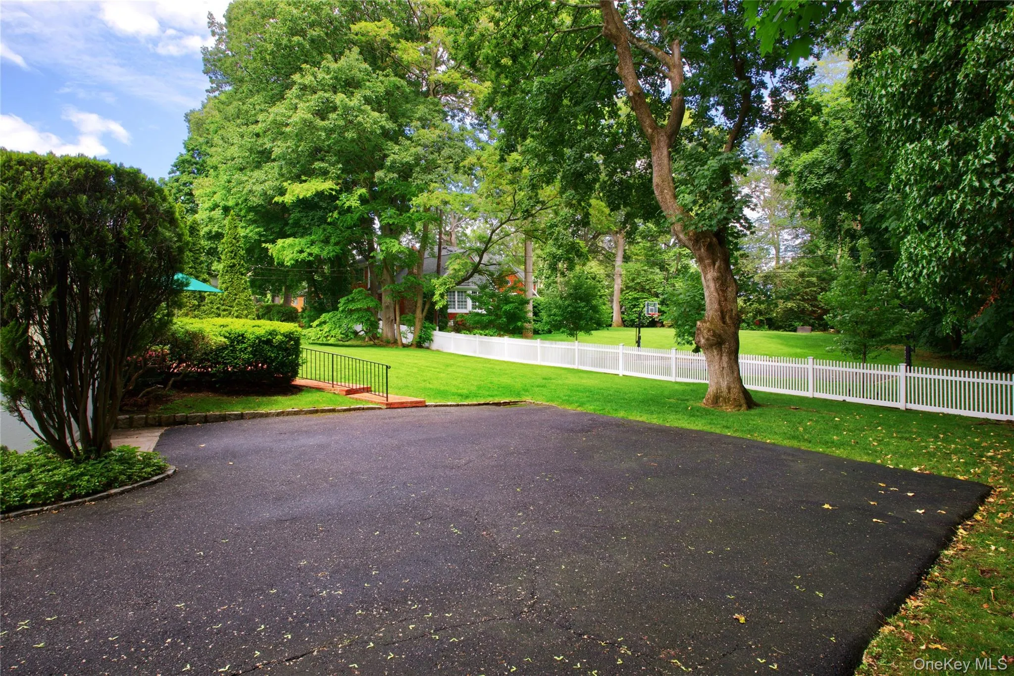 18 Old Farm Road, North Hempstead, NY, 4 Bedrooms Bedrooms, 7 Rooms Rooms,2 BathroomsBathrooms,Residential,For Rent,Old Farm,0,KEY1016471 18 Old Farm Road, North Hempstead, NY, 4 Bedrooms Bedrooms, 7 Rooms Rooms,2 BathroomsBathrooms,Residential,For Rent,Old Farm,0,KEY1016471