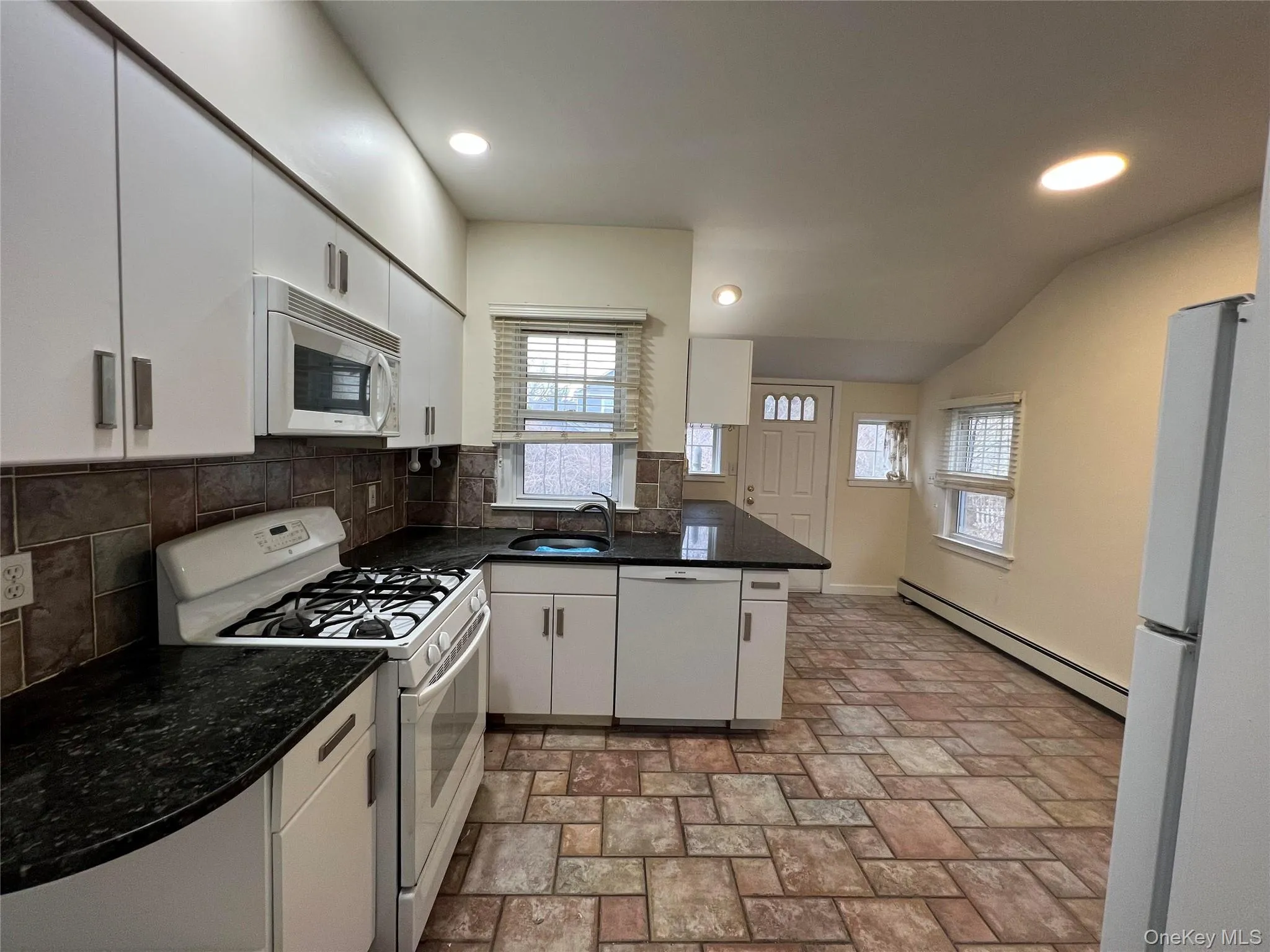 8 Bogart Avenue, North Hempstead, NY, 3 Bedrooms Bedrooms, 8 Rooms Rooms,2 BathroomsBathrooms,Residential Lease,For Rent,Bogart,0,1016474 8 Bogart Avenue, North Hempstead, NY, 3 Bedrooms Bedrooms, 8 Rooms Rooms,2 BathroomsBathrooms,Residential Lease,For Rent,Bogart,0,1016474
