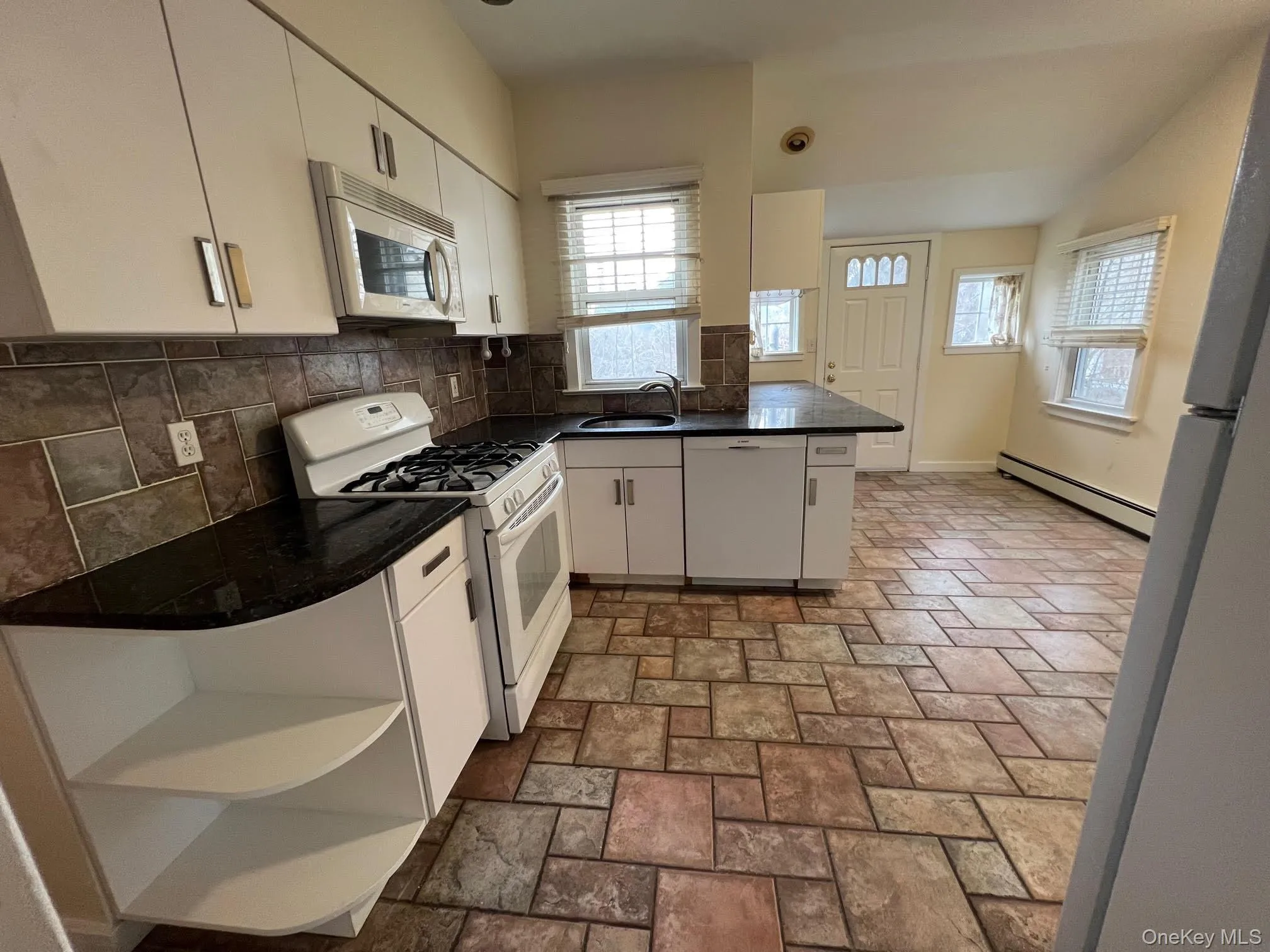 8 Bogart Avenue, North Hempstead, NY, 3 Bedrooms Bedrooms, 8 Rooms Rooms,2 BathroomsBathrooms,Residential Lease,For Rent,Bogart,0,1016474 8 Bogart Avenue, North Hempstead, NY, 3 Bedrooms Bedrooms, 8 Rooms Rooms,2 BathroomsBathrooms,Residential Lease,For Rent,Bogart,0,1016474