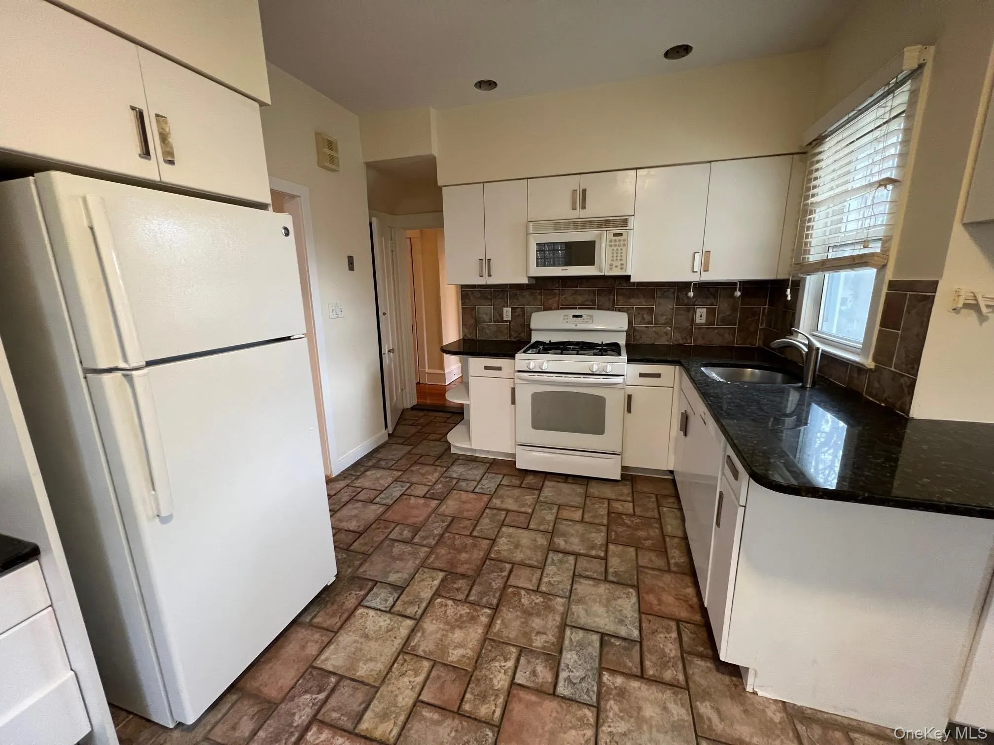 8 Bogart Avenue, North Hempstead, NY, 3 Bedrooms Bedrooms, 8 Rooms Rooms,2 BathroomsBathrooms,Residential Lease,For Rent,Bogart,0,1016474 8 Bogart Avenue, North Hempstead, NY, 3 Bedrooms Bedrooms, 8 Rooms Rooms,2 BathroomsBathrooms,Residential Lease,For Rent,Bogart,0,1016474