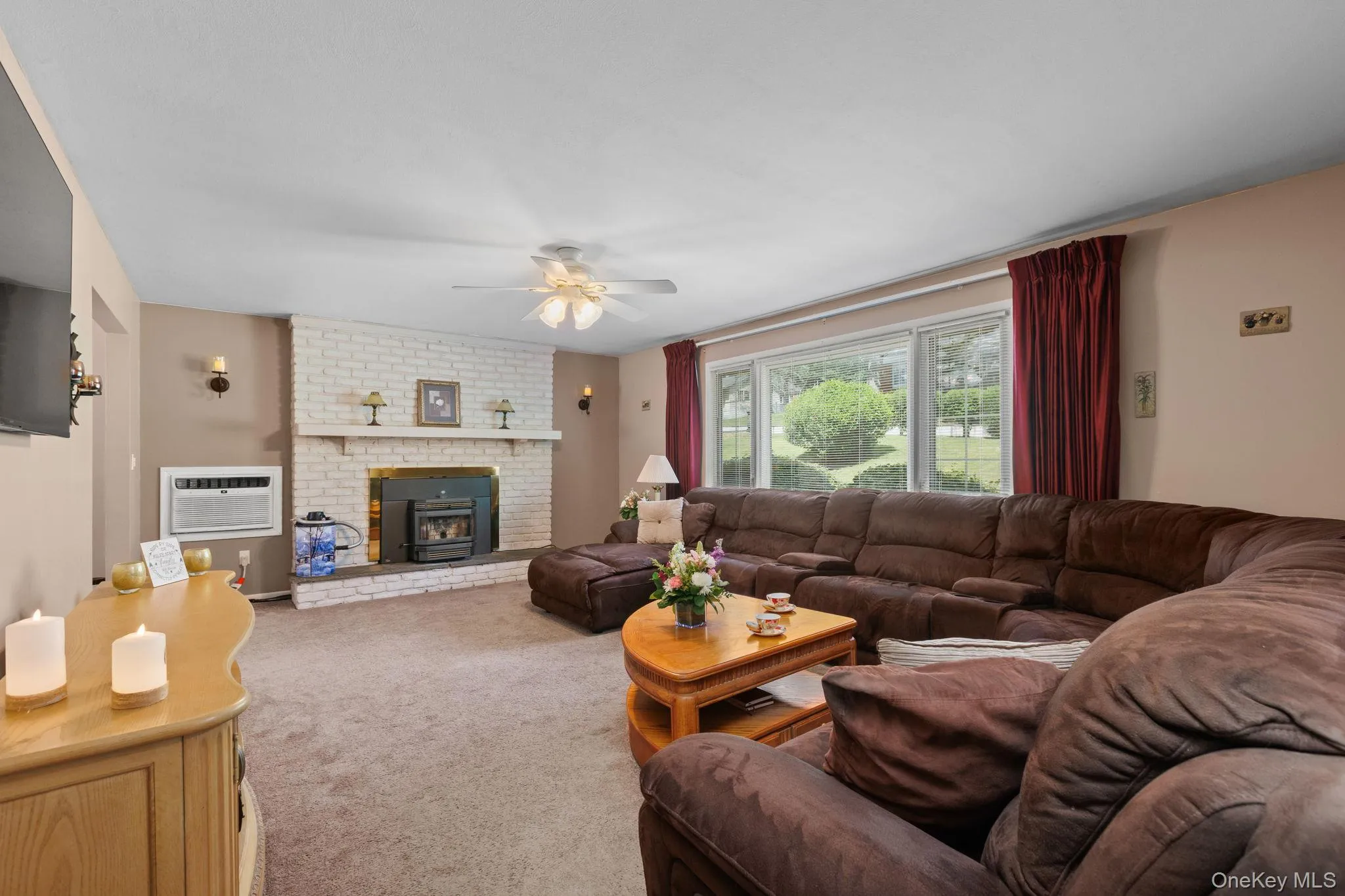 Spacious livingroom with a pellet fireplace. Spacious livingroom with a pellet fireplace.